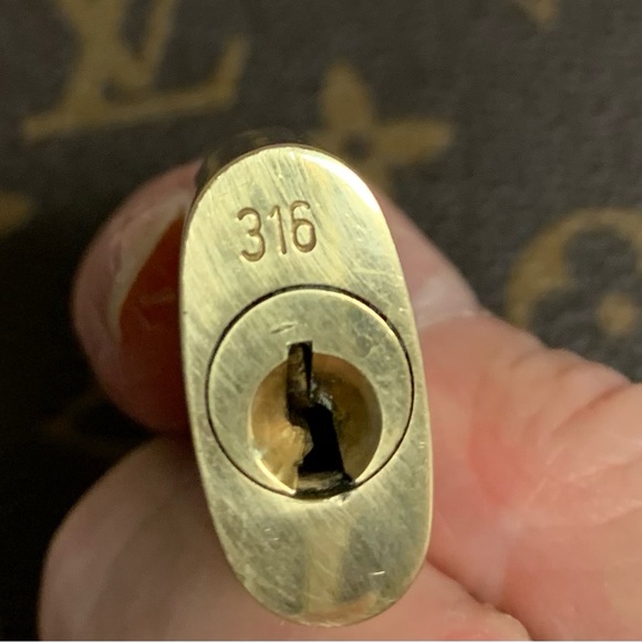 AUTHENTIC LV #316 LOCK & KEY (set 1) - Picture 4 of 4